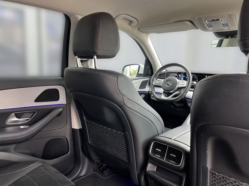 Mercedes-Benz GLE 300d 4MATIC AMG Line - fotka 21 z 21