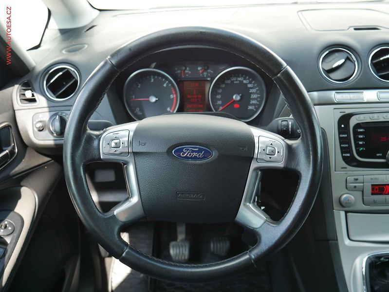 Ford S-MAX (2008) 2.0 TDCi, AC, park.asist - fotka 13 z 18