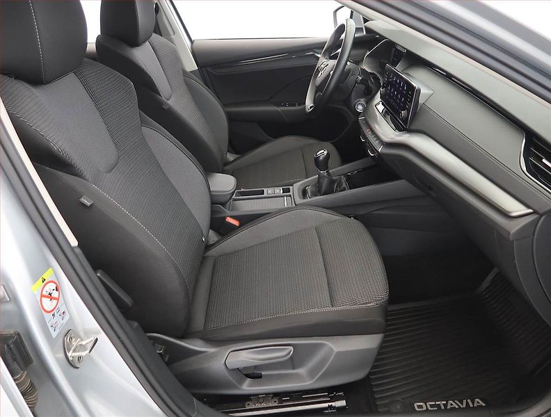 Škoda Octavia (2023) Ambition 2.0 TDI, ČR,1.maj - fotka 9 z 25