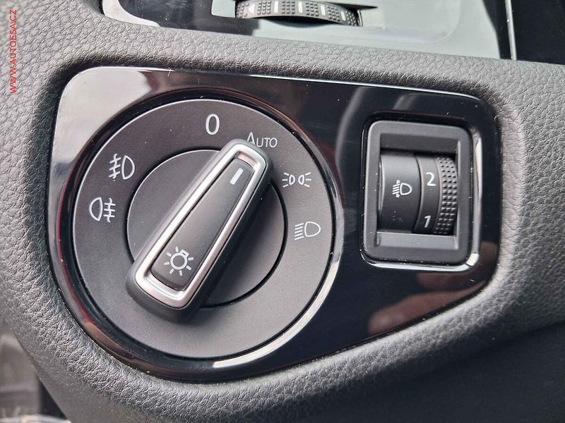 Volkswagen Golf (2014) 2.0TDi, Highline, navi - fotka 16 z 18