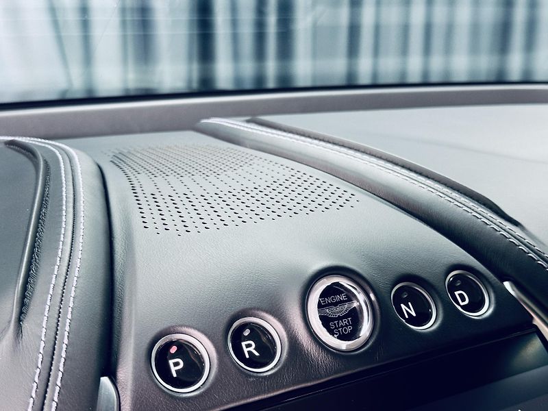 Aston Martin DBX (2021) 550*AIR*XENON.GREY*TOP - fotka 39 z 48