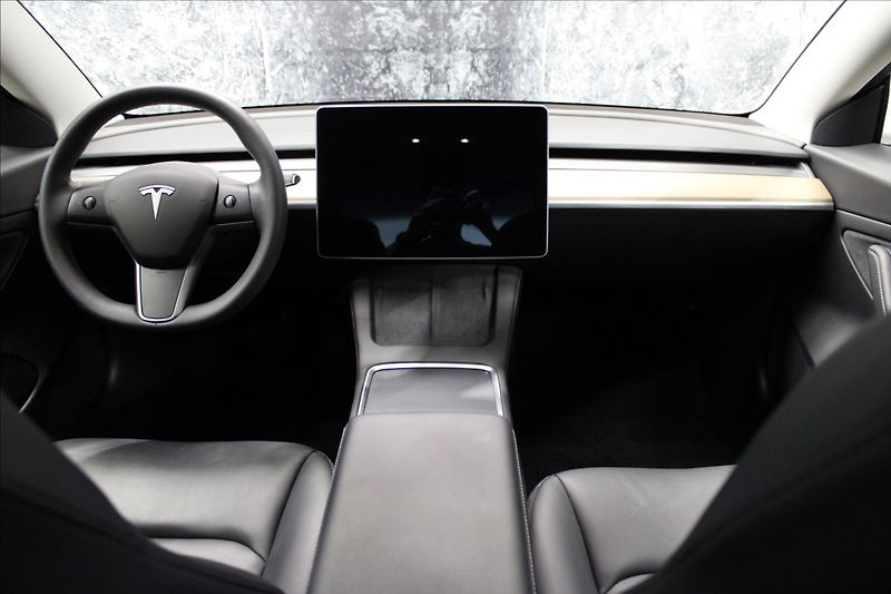 Tesla Model 3 0,0 Standard plus zánovní - fotka 23 z 26