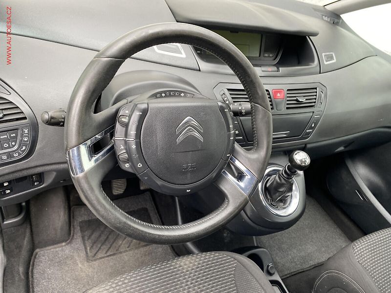 Citroën Grand C4 Picasso (2011) 1.6 HDi, AC, TZ, park.čidla - fotka 13 z 18