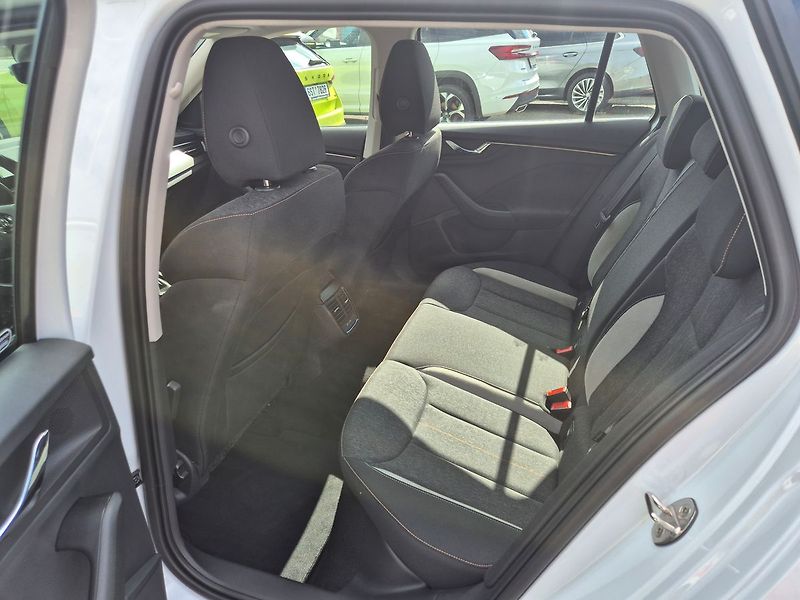 Škoda Kamiq 1,0 TSI DSG Style 81kW - fotka 10 z 24