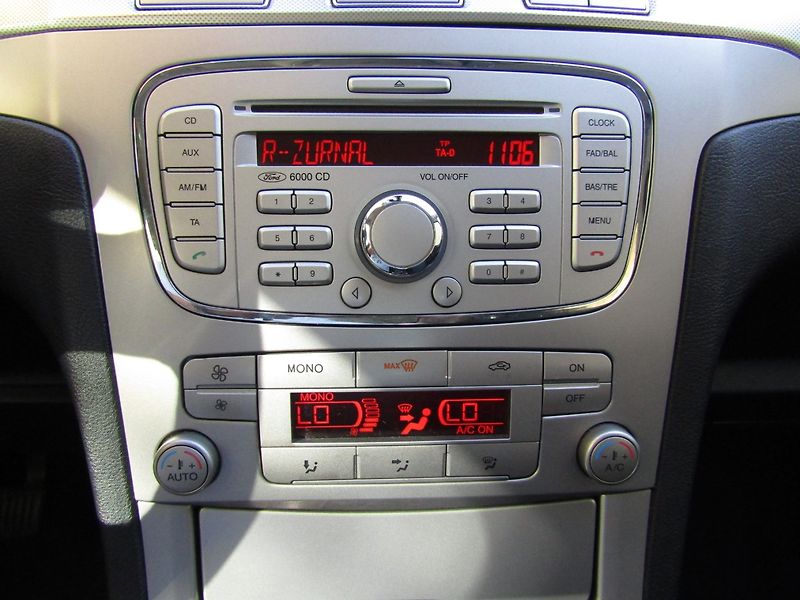 Ford S-MAX (2010) 2.0 TDCi EURO 5 - fotka 32 z 43