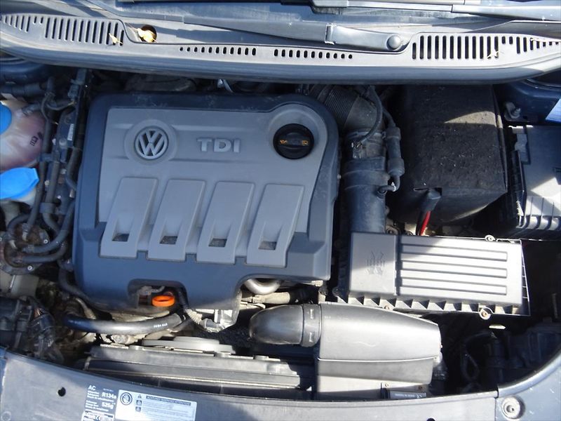Volkswagen Touran 2,0 TDi 103 kW - fotka 28 z 33