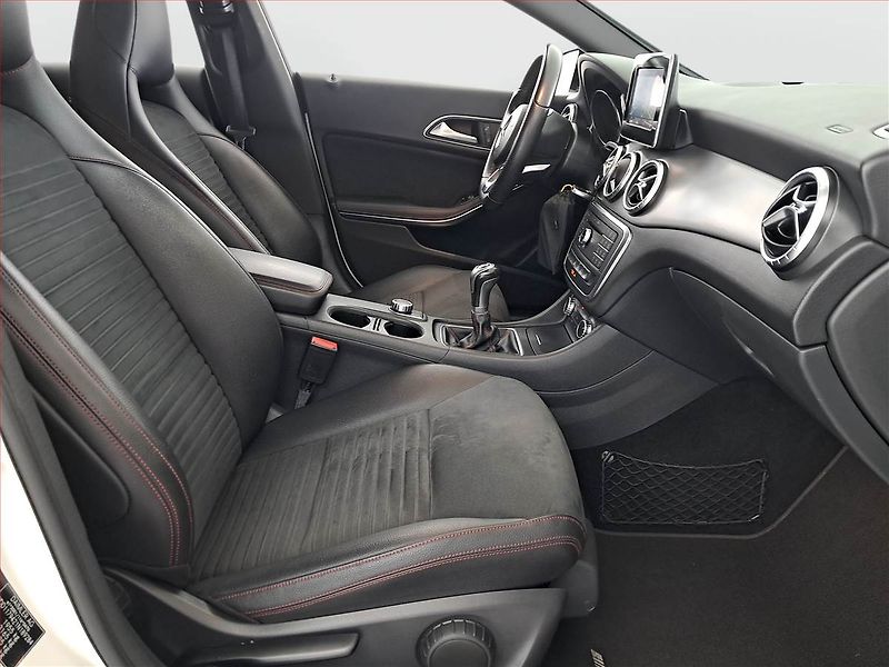 Mercedes-Benz CLA (2015) 180, Kůže, Navi, Bi-Xenony - fotka 9 z 18
