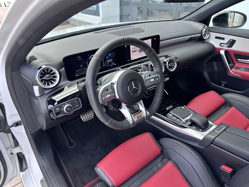 Mercedes-Benz Třídy A 35 AMG 4M EDITION 55 - fotka 13 z 29