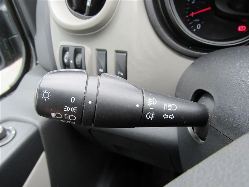 Renault Trafic 1,6 dCi 125 8 míst - fotka 22 z 27