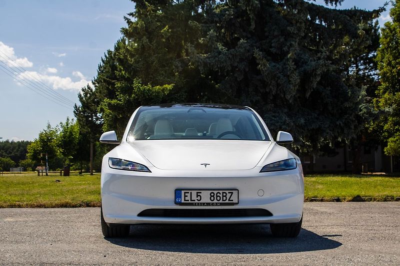 Tesla Model 3 - fotka 2 z 21