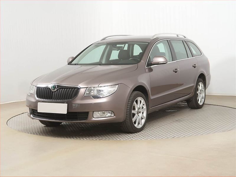 Škoda Superb (2010) 2.0 TDI, Xenony, Tempomat - fotka 2 z 14