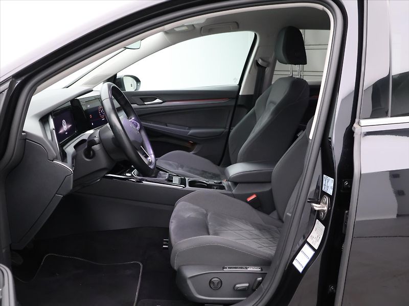Volkswagen Golf 2,0 TDI 110kW Style - fotka 10 z 29