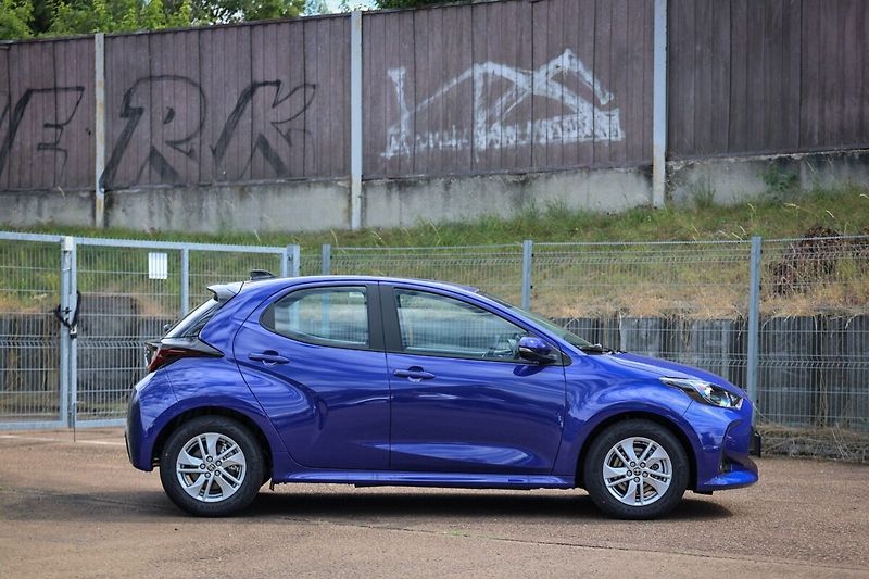 Toyota Yaris 1,5 HEV 116  LIMITED EDITION C - fotka 8 z 23
