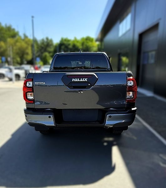 Toyota Hilux Invincible - fotka 4 z 8