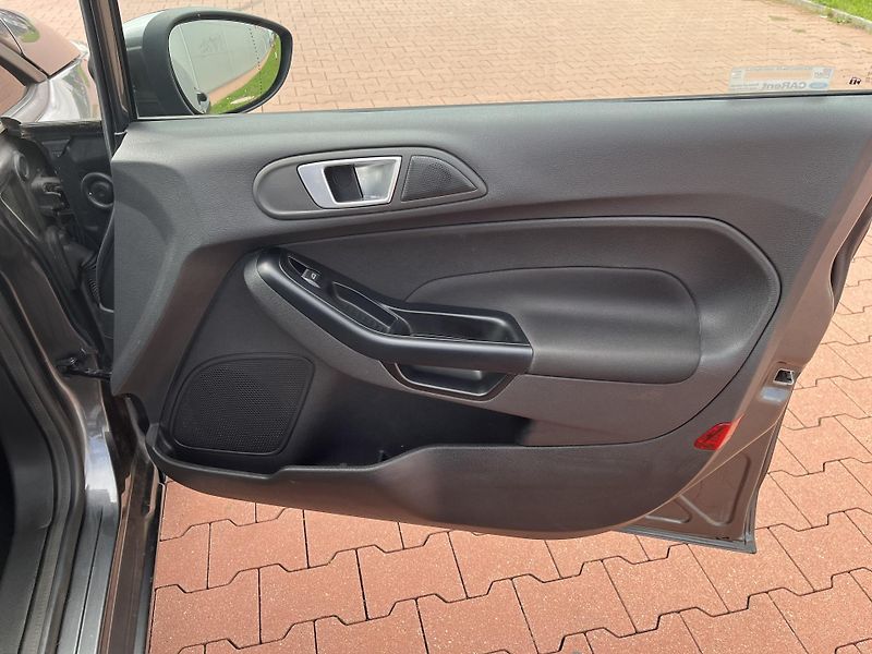 Ford Fiesta 1.25 i ČR - fotka 16 z 31