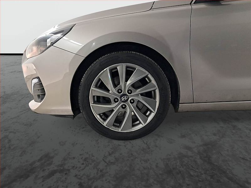 Hyundai i30 (2018) 1.0 T-GDI, Navi, Tempomat - fotka 15 z 21