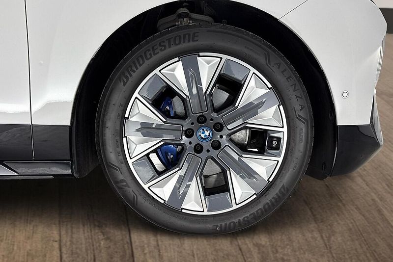 BMW iX xDrive40 - fotka 5 z 13