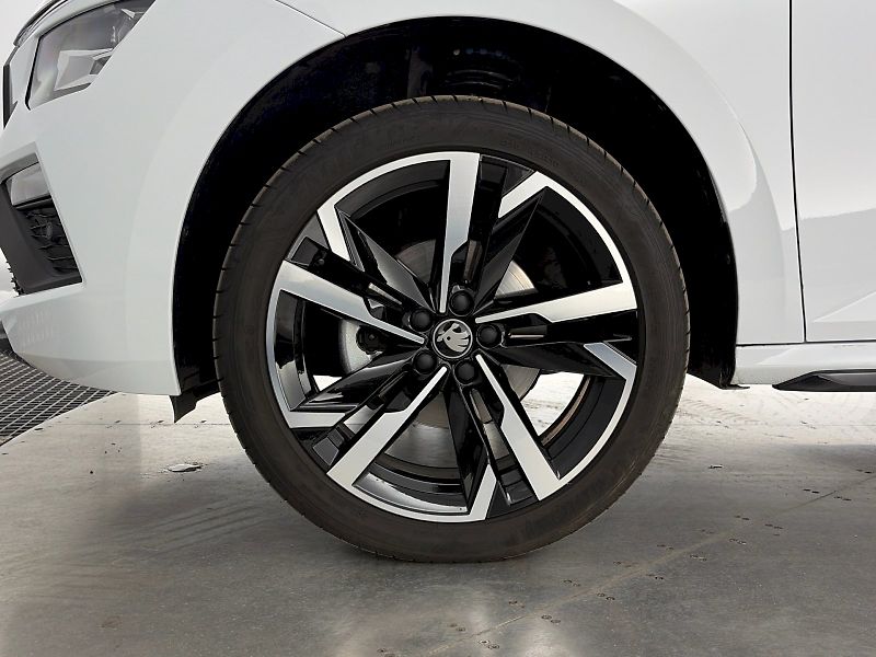 Škoda Kamiq (2026) DSG 1.0TSI 85kW Monte Carlo - fotka 33 z 33
