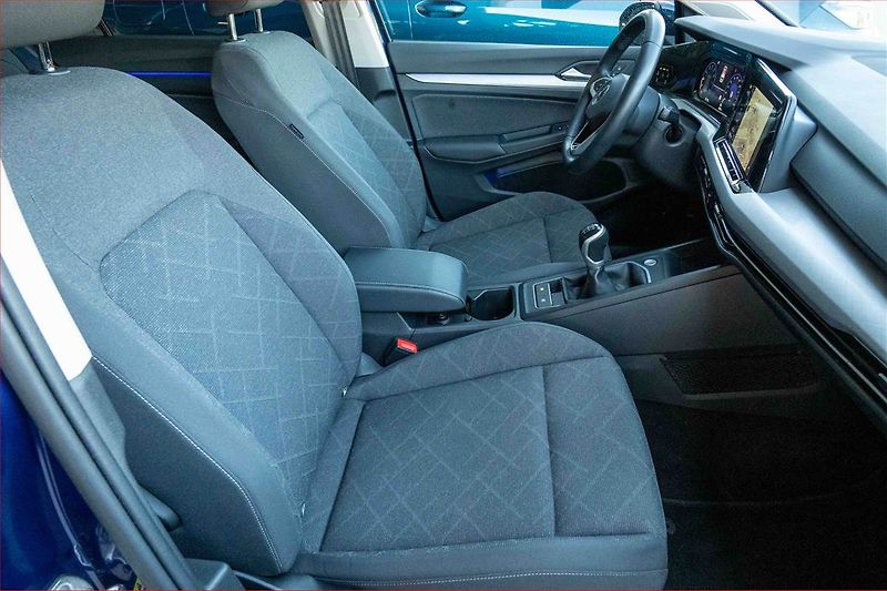 Volkswagen Golf (2023) Life 1.5 TSI - fotka 9 z 18