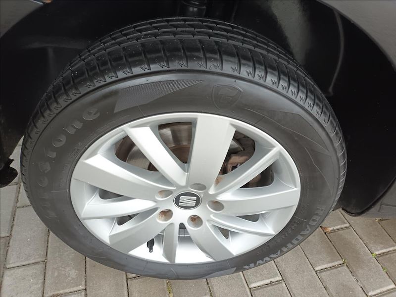 Volkswagen Touran 1,4 TSI,SERVIS,TAŽNÉ,VÝHŘEV - fotka 27 z 43