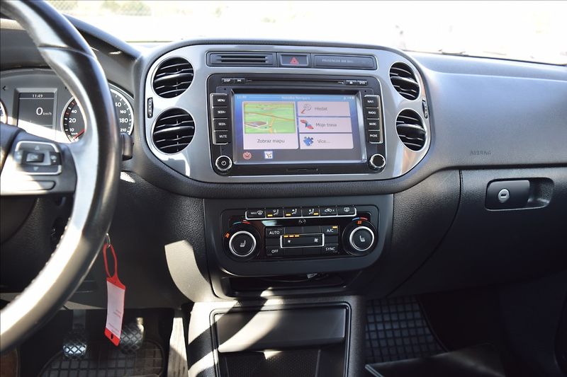 Volkswagen Tiguan 2,0 TDI 81KW ALU NÍZKÝ NÁJEZD - fotka 30 z 47