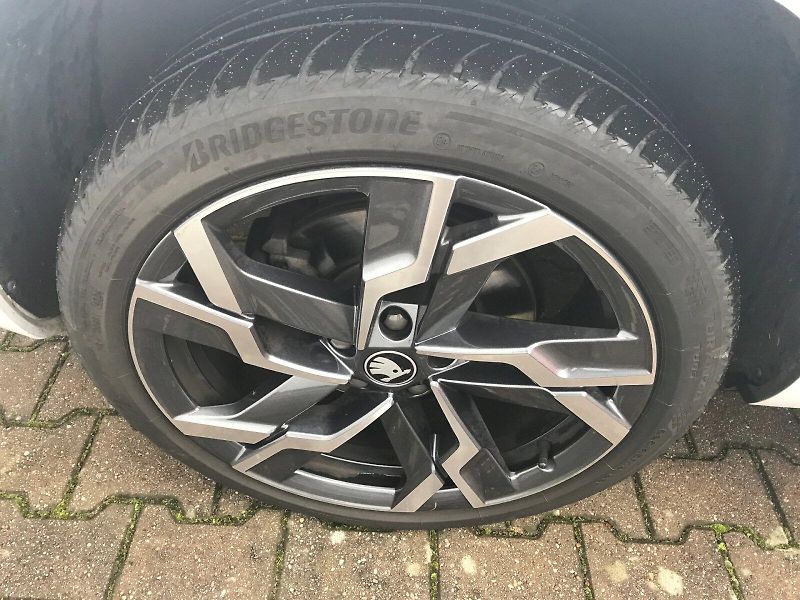 Škoda Karoq (2024) SPORTLINE  2,0 TDI 4x4  DSG - fotka 26 z 26