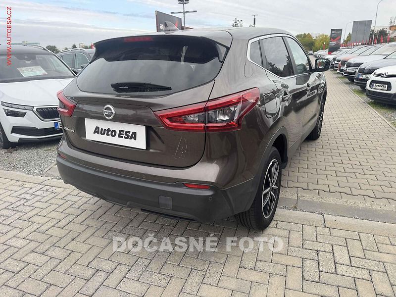 Nissan Qashqai (2018) 1.6DiG-T, ČR, servis.kniha - fotka 2 z 3