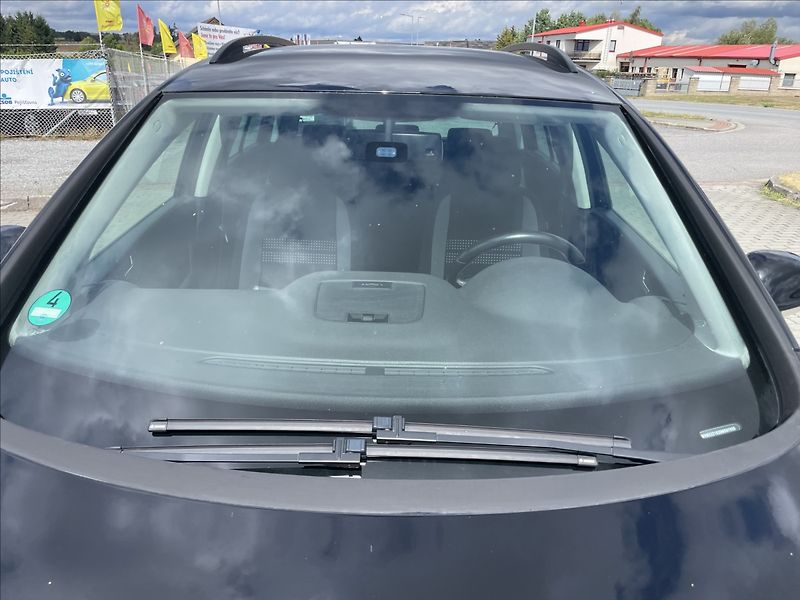 Volkswagen Golf Plus 1,6 TDi 77kw LIFE Klima Tempom - fotka 33 z 34
