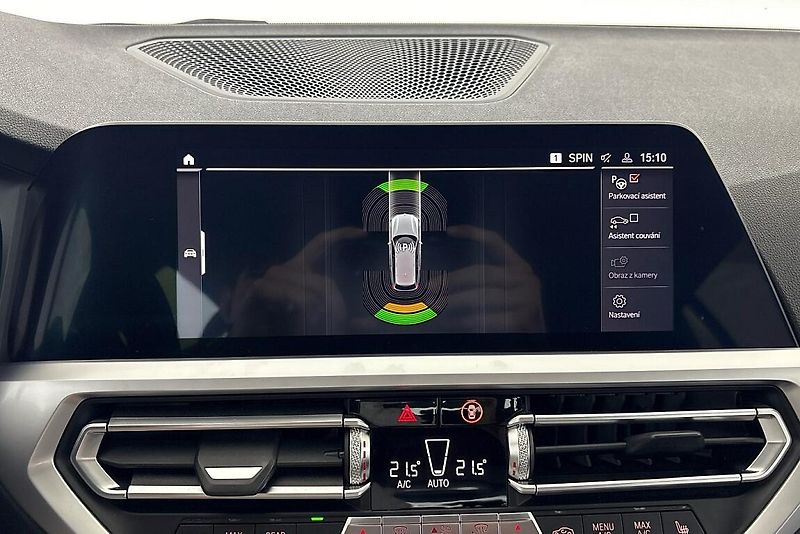 BMW Řada 3 330d xDrive - fotka 19 z 26