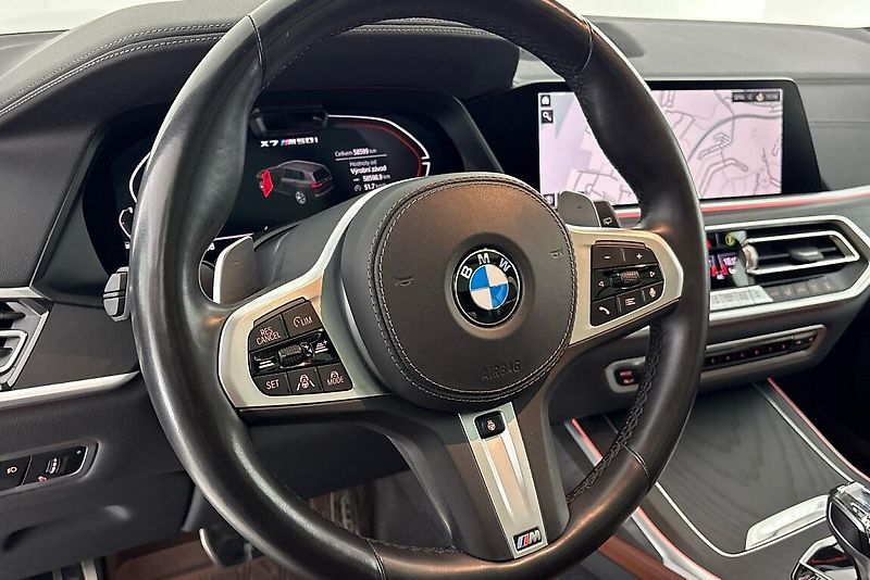 BMW X7 M50i - fotka 28 z 31