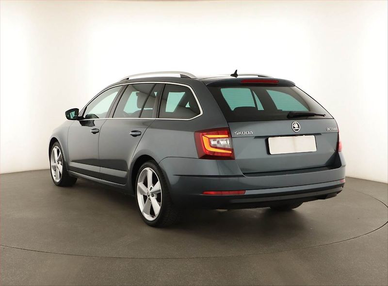 Škoda Octavia (2019) 1.5 TSI, Navi, Tempomat - fotka 4 z 17
