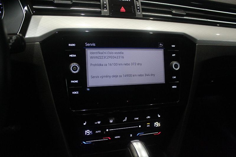 Volkswagen Passat (2023) 110kW, Tažné, Nezávislé topení - fotka 28 z 34