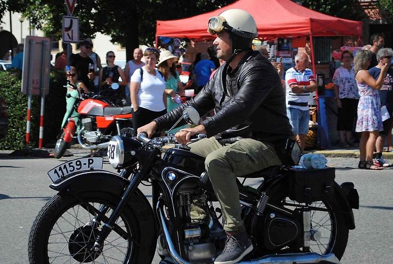 Veterány se sjely do Veselí nad Lužnicí na Selské Baroko 2023.