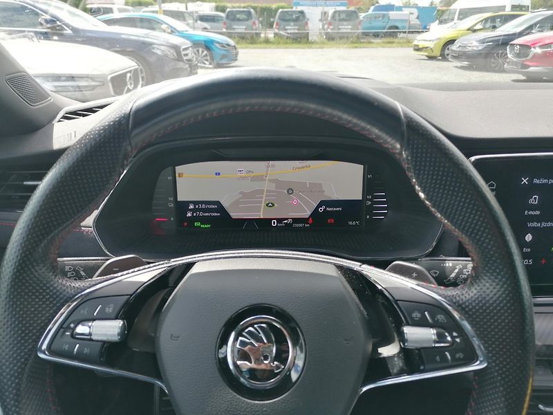 Škoda Octavia (2021) 1.4 TSI iV RS 180kW Head-up - fotka 16 z 29