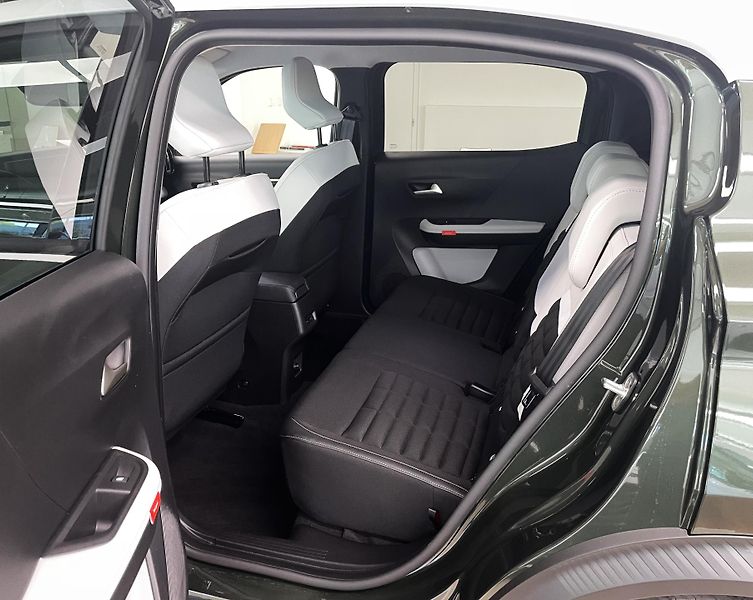 Citroën C3 Aircross (2026) MAX Hybrid 145k Aut 7 míst - fotka 12 z 25