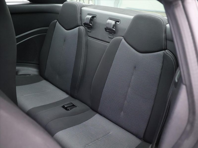 Peugeot RCZ 1,6 16V 147kW Allure Navi - fotka 12 z 32