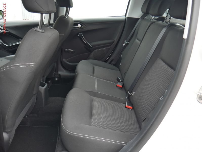 Peugeot 208 (2015) 1.2 PT, ČR, AC, tempo - fotka 10 z 19