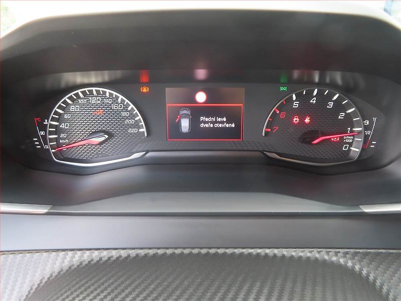 Peugeot 208 (2022) Allure 1.2 PureTech - fotka 11 z 18