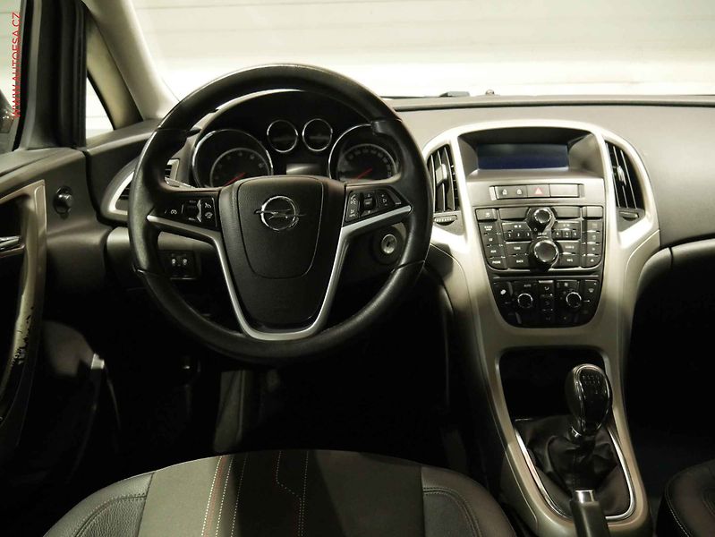 Opel Astra (2013) 1.4i, AC - fotka 11 z 15