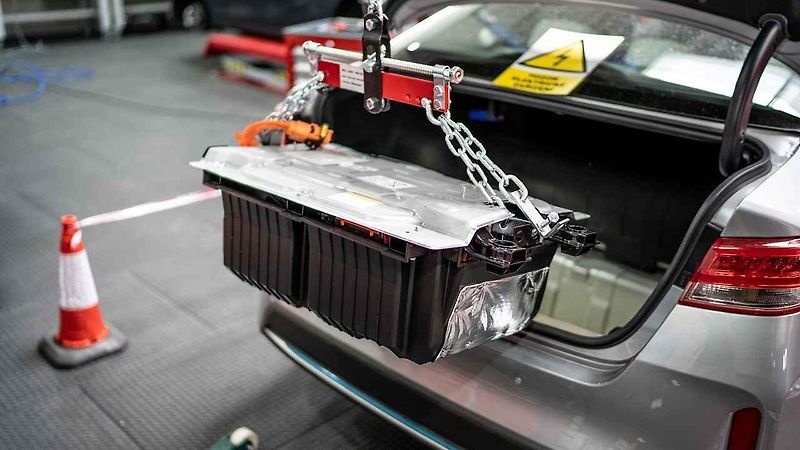 Ještě je třeba propojit modul se zařízením příslušnou sadou kabelů