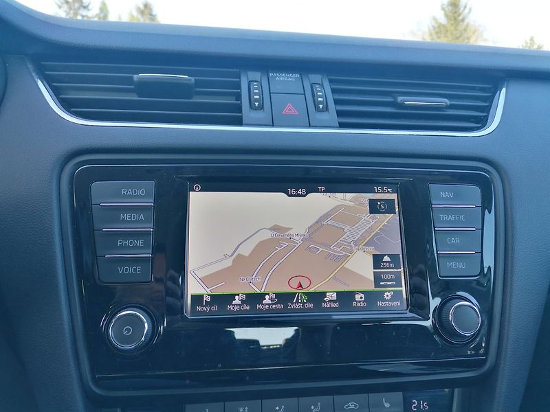 Škoda Octavia (2015) 2.0 TDi DSG Style,Navi,ACC - fotka 12 z 30