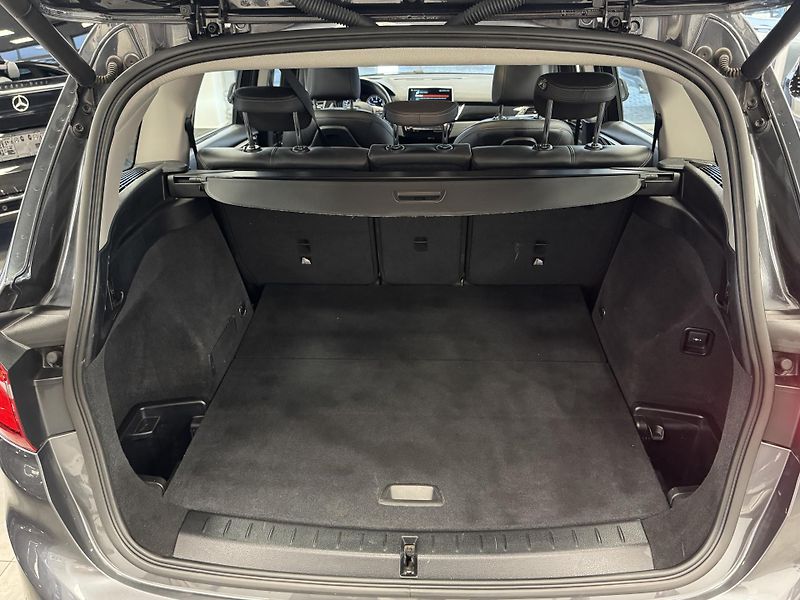 BMW Řada 2 (2018) 218d REZERVACE - fotka 19 z 31