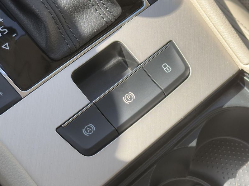Škoda Superb 2,0 TDI 147kW DSG 4x4 L&K DPH - fotka 29 z 40