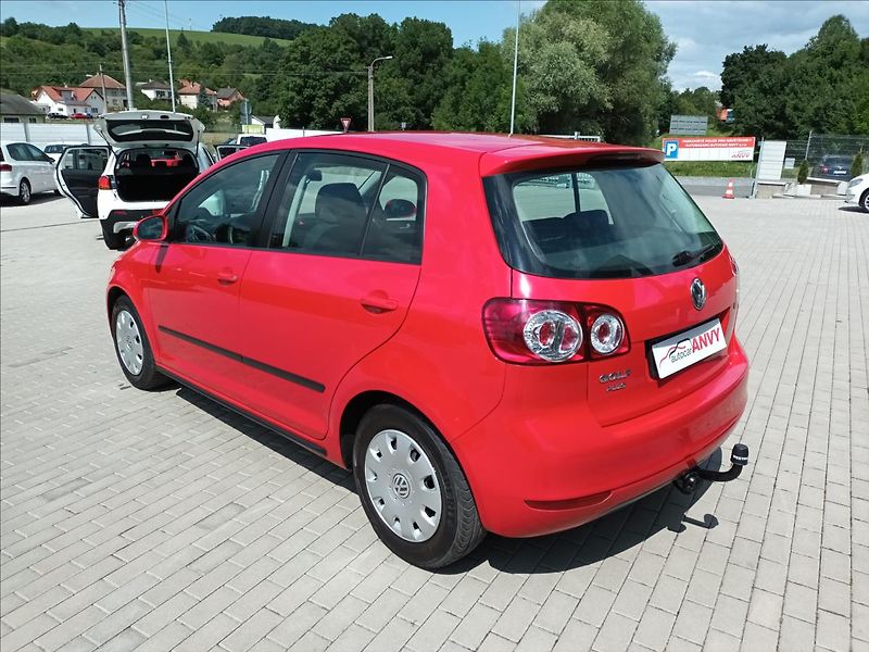 Volkswagen Golf Plus 1,6 TDI,66KW,SERVISKA,TAŽNÉ - fotka 7 z 39