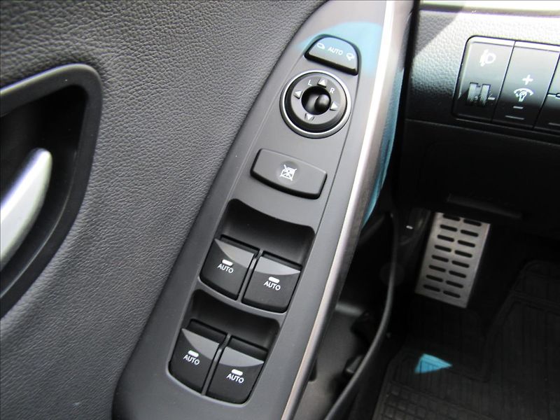 Hyundai i30 1,6 GDI 99kW Automat - fotka 24 z 32