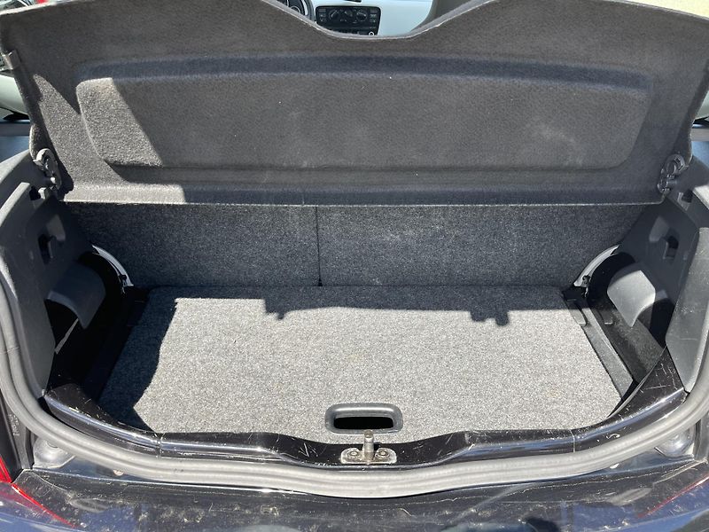 Volkswagen up! (2012) 1.0i 55Kw Klima REZERVACE - fotka 18 z 18