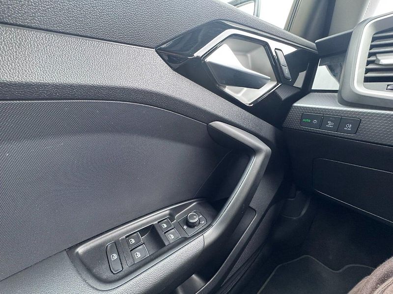 Audi A1 (2019) 2,0 TFSI 147 KW S-LINE DPH - fotka 26 z 50