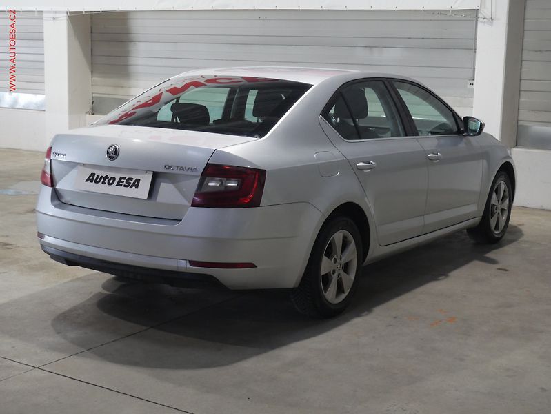 Škoda Octavia (2018) 1.4 TSi, ČR, LED - fotka 4 z 19