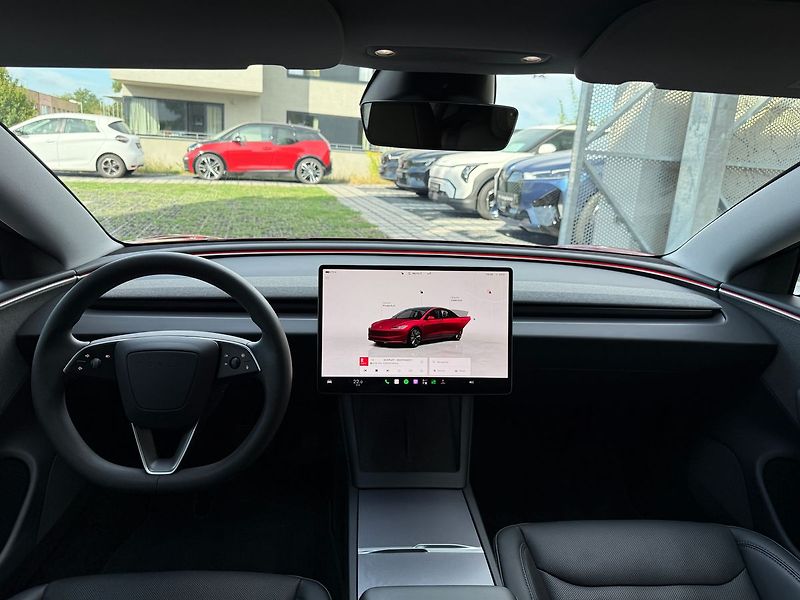Tesla Model 3 Standart Range Premium - fotka 11 z 37