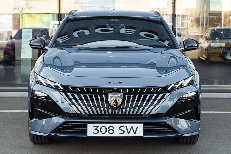 Peugeot 308 (2025) ë-GT 115 kW/157k 58kWh  SW - fotka 2 z 22